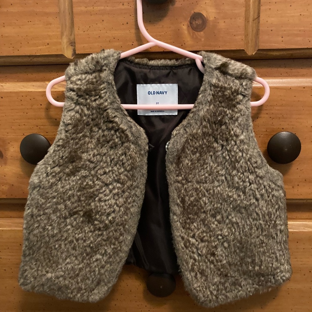 OLD NAVY Faux Fur Vest